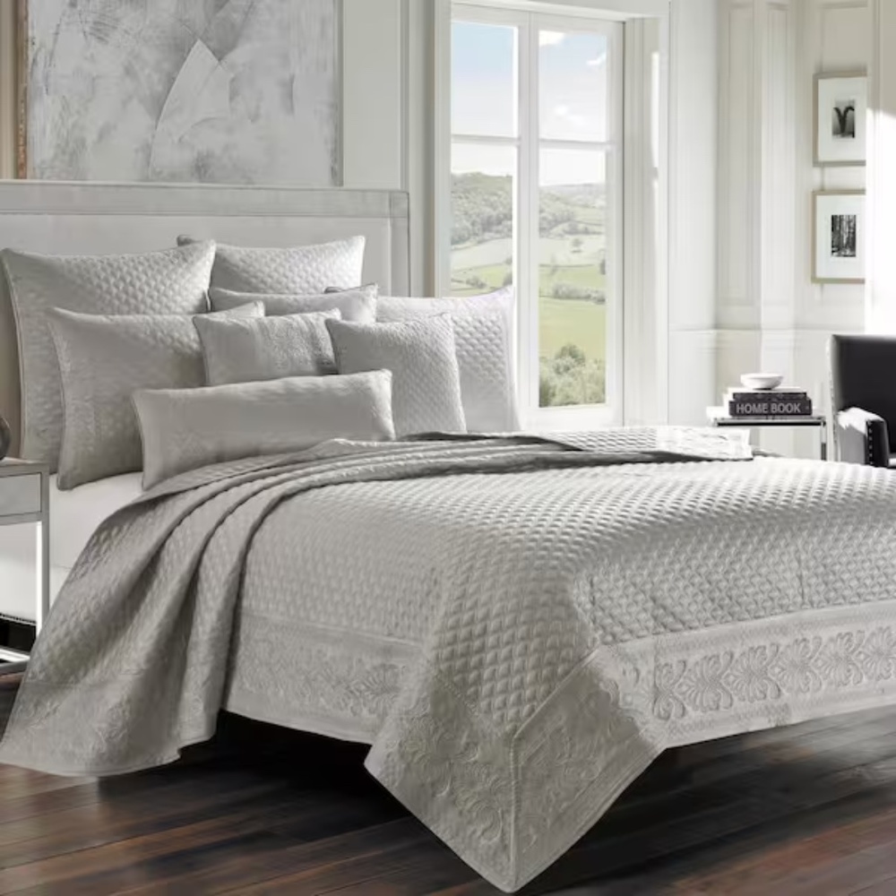 BRAND NEW Lyndon Coverlet Silver 90x90 - Full Queen Size